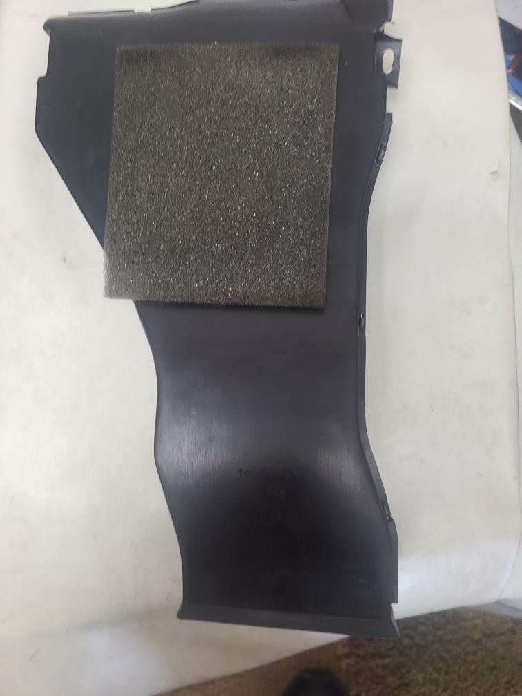 82-92 CAMARO AIR DISTRIBUTOR DUCT # 14069190 A/C HEAT CONDITIONING
