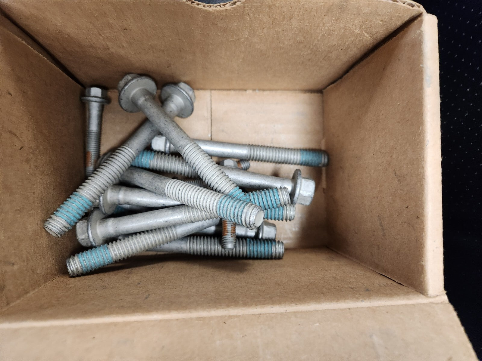 GM Performance 17800568 Cylinder Head Bolt Kit For Chevy  LS 4.8 5.3 6.0