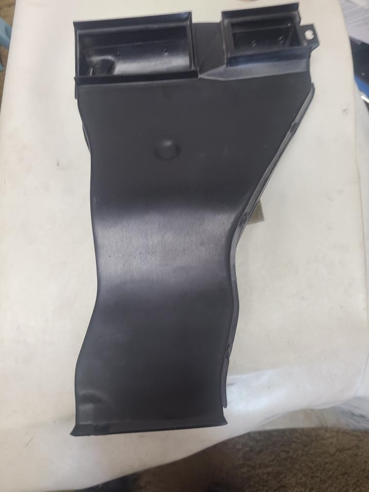 82-92 CAMARO AIR DISTRIBUTOR DUCT # 14069190 A/C HEAT CONDITIONING
